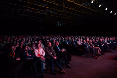 zaal vol mensen